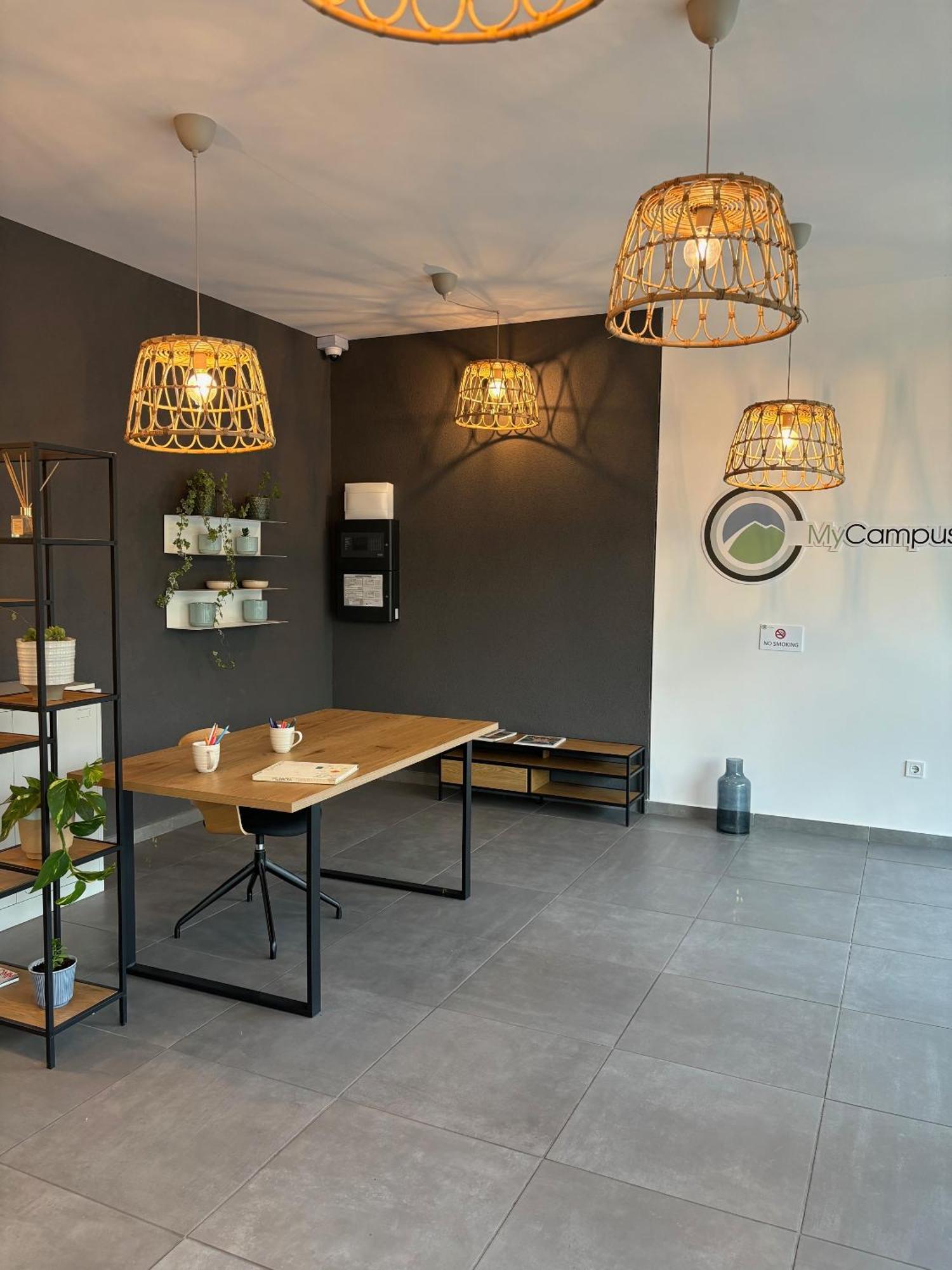 Mycampus Unwe Studentski Mountain Views Modern Kitchen Equipment โซเฟีย ภายนอก รูปภาพ